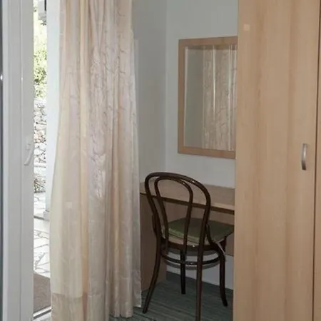 Strandnahes Zorra Mit Garten Zivogosce