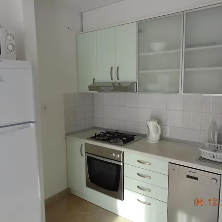Semesterbostad Strandnahes Zorra Mit Garten Živogošće