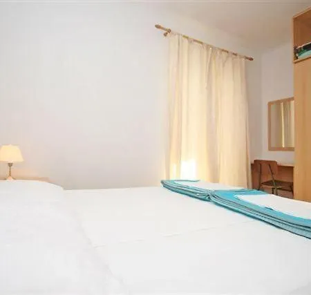 Strandnahes Zorra Mit Garten * Živogošće